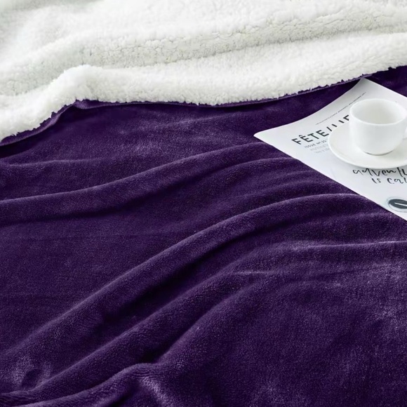 Luxurious Purple Sherpa Plush Full/Queen 90”x 90” Blanket Dual-Layer New - Picture 3 of 7
